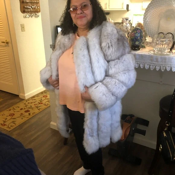New Custom made silver fox real fur coat from china 2016 size large didn’t wear.
